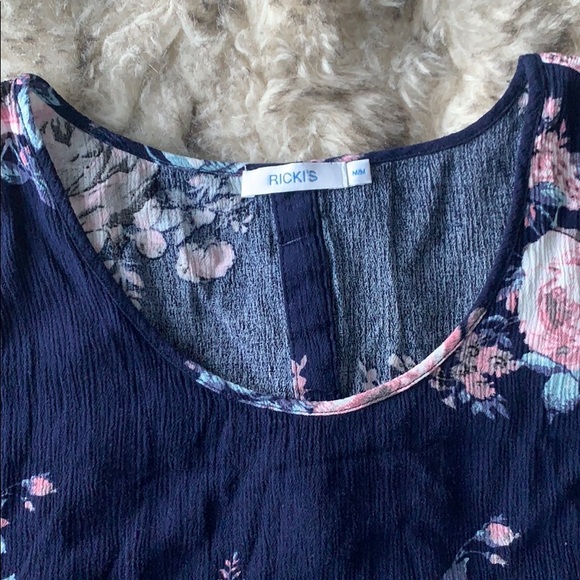 Ricki’s Women’s top size medium - Picture 2 of 3
